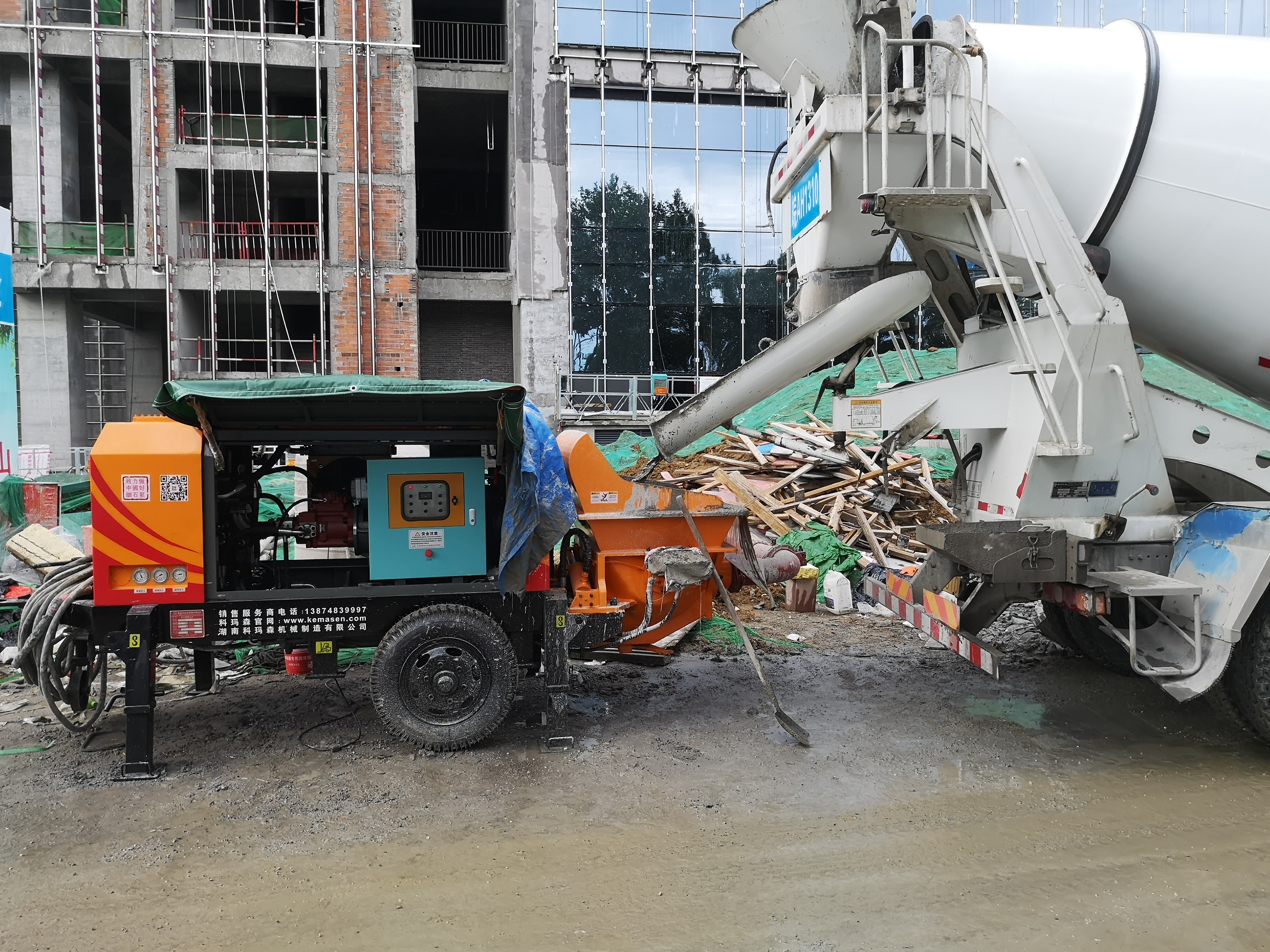 【地坪施工】科玛森50型细石混凝土泵在合肥发挥重要作用